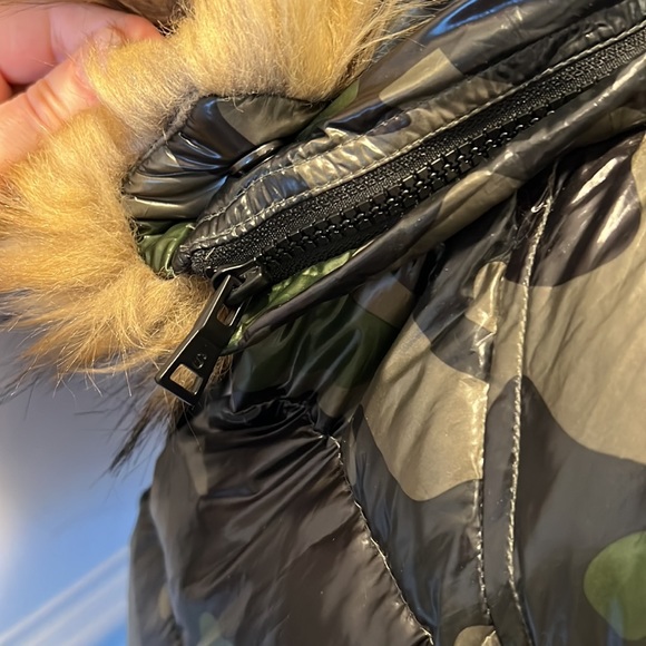 S13 Camouflage Green and Black Puffer Vest w/ Faux Fur Detachable Hood Sz Small - Picture 5 of 16
